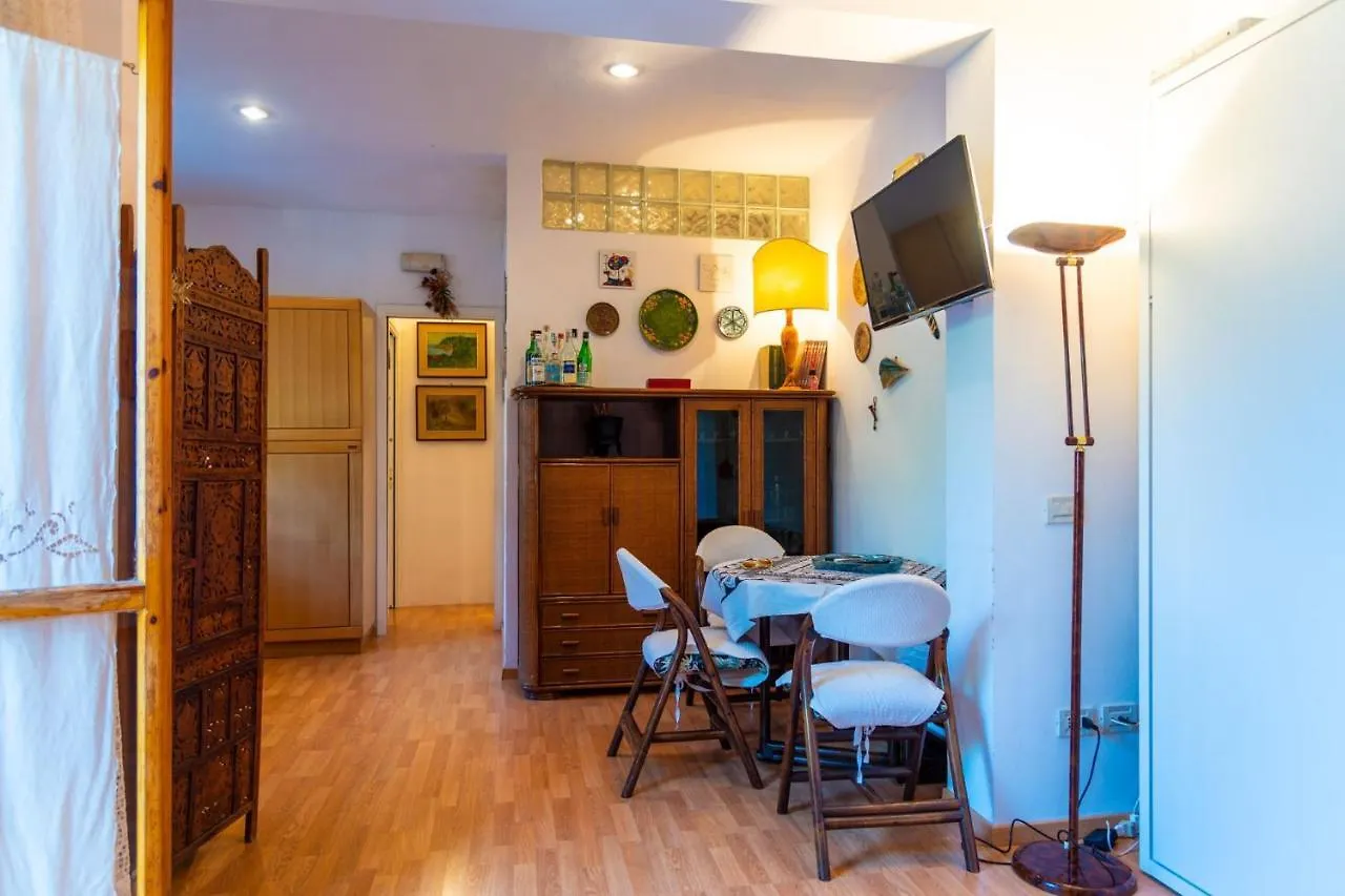 Appartamento La Via Del Mare Rio nell'Elba 0*,  Italy